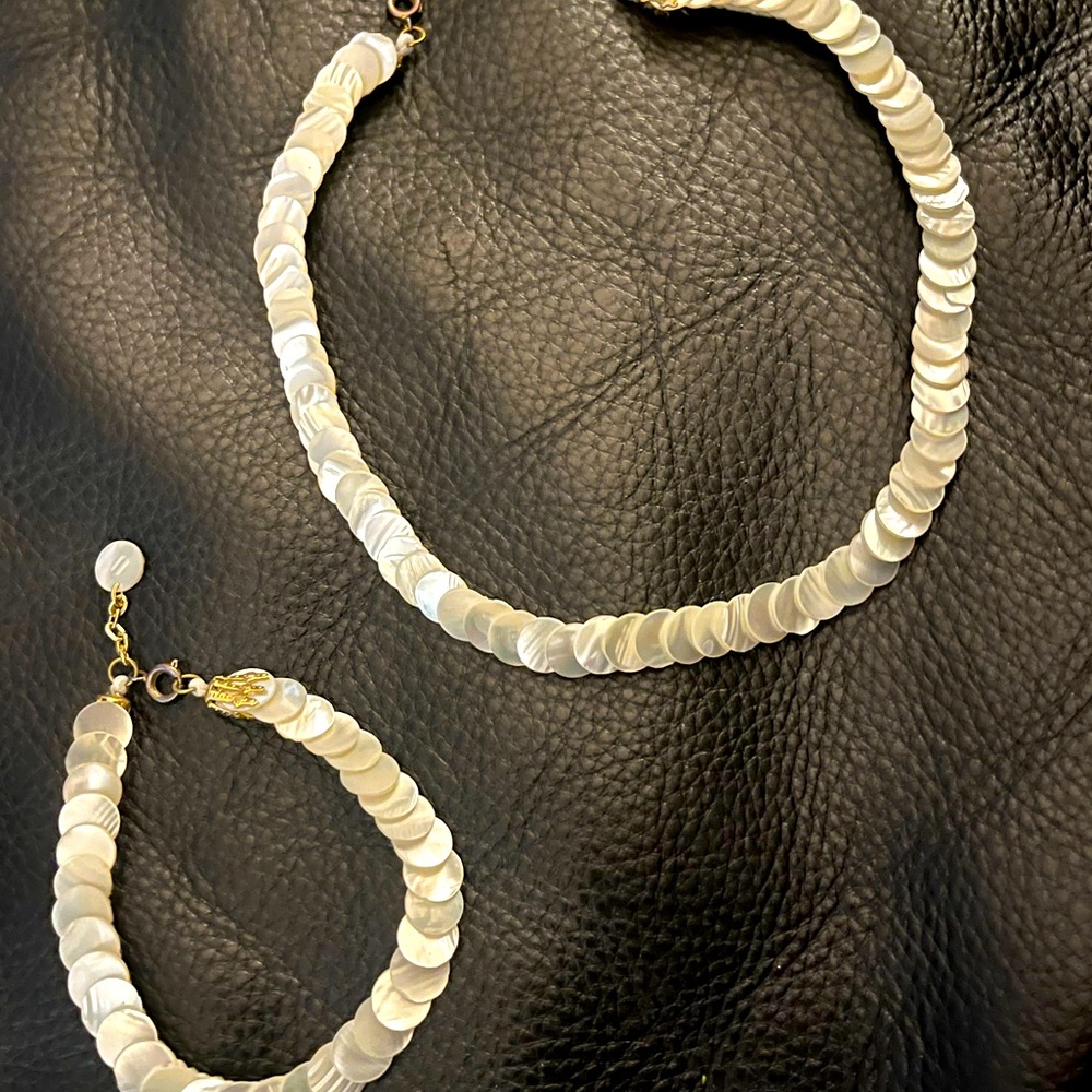 MOTHER OF PEARL MERMAID SCALE BRACELET MOP